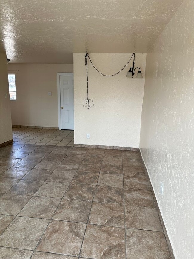 Building Photo - Great 1 Bed 1 Bath located near NMSU