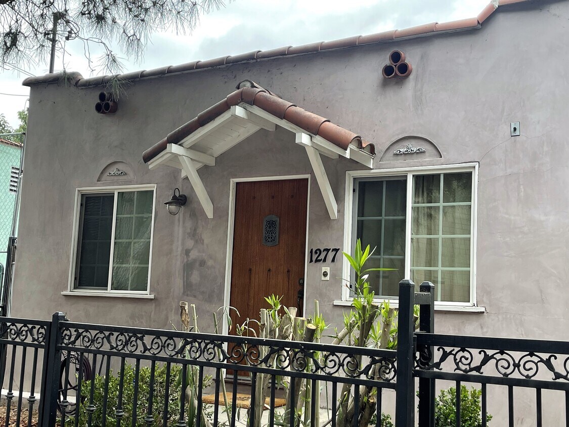 Primary Photo - 1277 N Berendo St