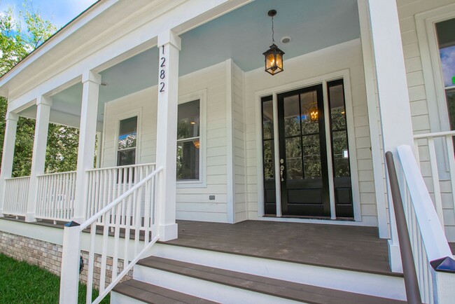 Building Photo - Gorgeous 4BD/3BA Home Near City Park