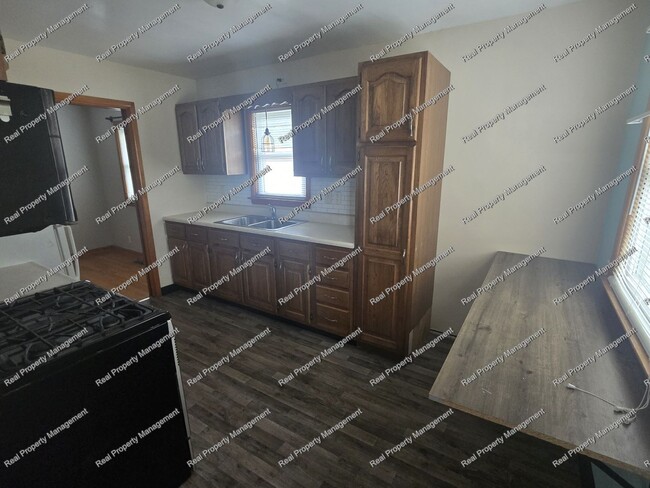Building Photo - Three Bedroom Ranch