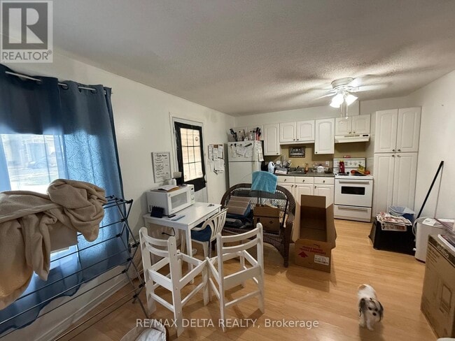 Building Photo - 2248 Laval Rd