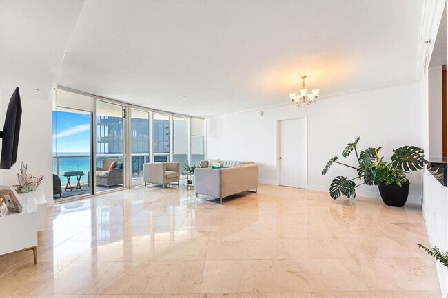 Building Photo - 17201 Collins Ave