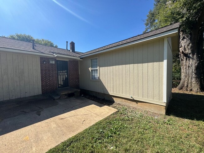 Building Photo - 4628 Windward Dr