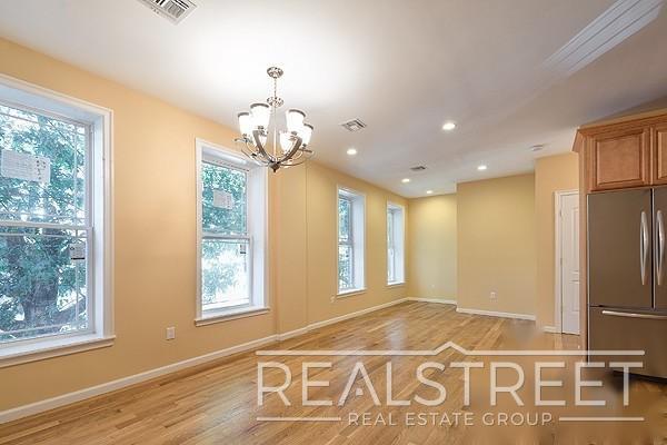 Building Photo - Renovated 3 BR 2 BA in Crown Heights