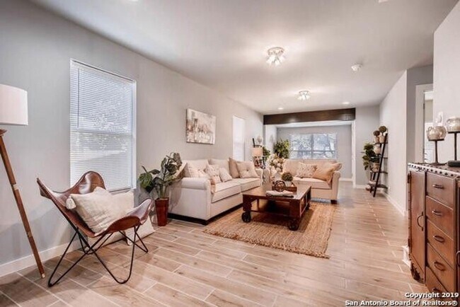 Foto del edificio - Adorable 3 bedroom 2 bath Minutes from N S...