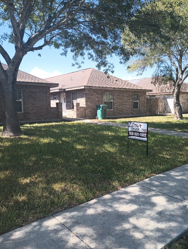 Building Photo - 2209 N Erica St