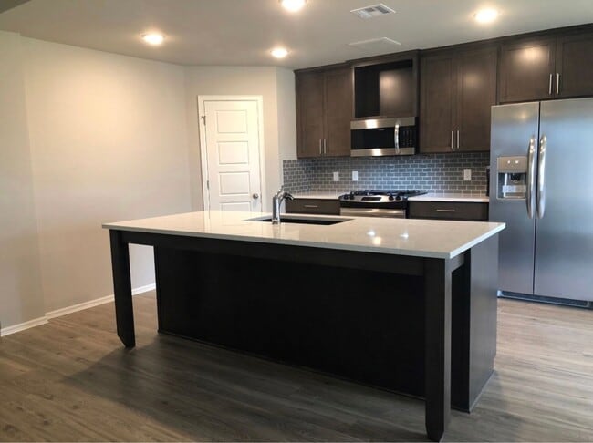 Building Photo - 4 Bed/ 2 Bath in Stone Horse Neighborhood With Community Pool!