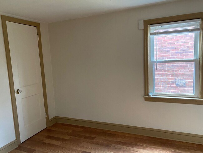 Building Photo - 3 br, 1 bath House - 333 LIBERTY COURT