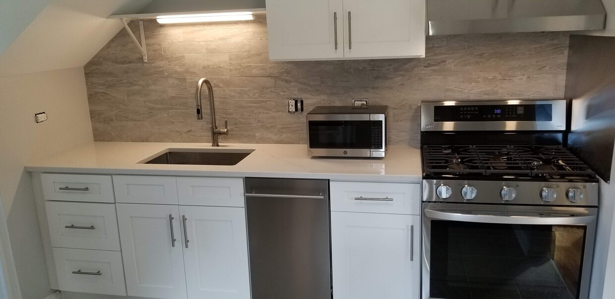 Unit 2 - 679 Park Ave W