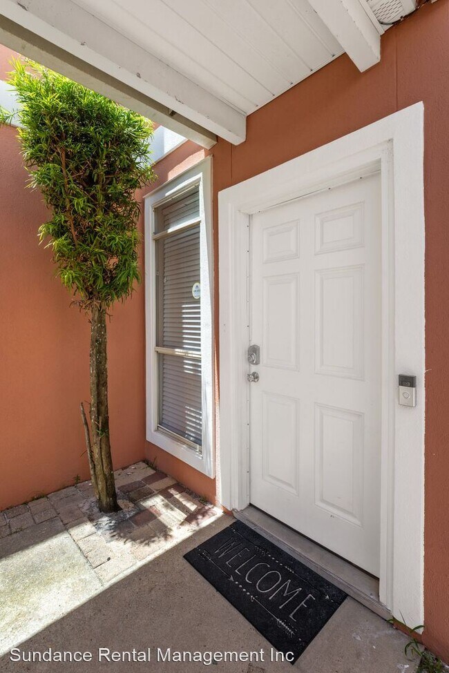 Building Photo - 2 br, 2.5 bath House - 450 S. Geronimo Str...