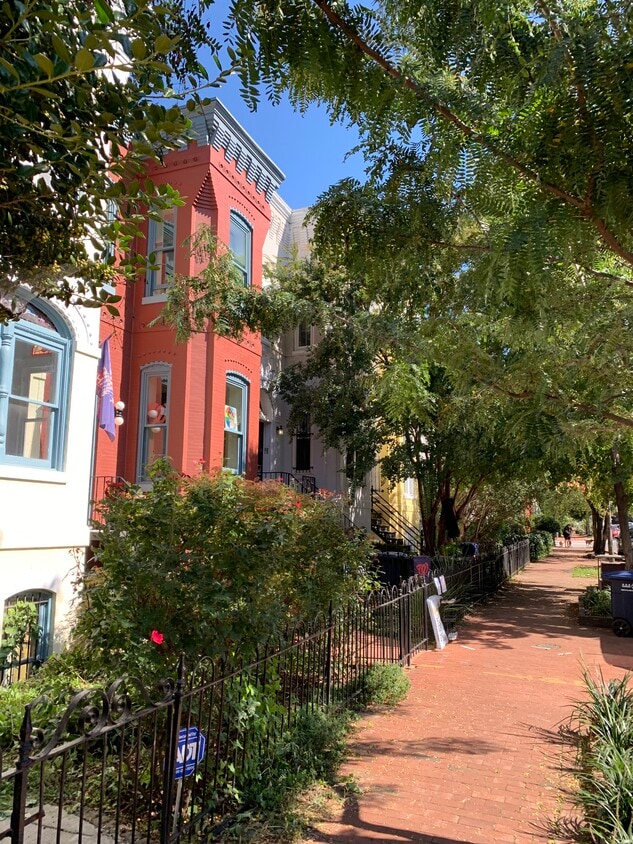 Primary Photo - 714 A St NE