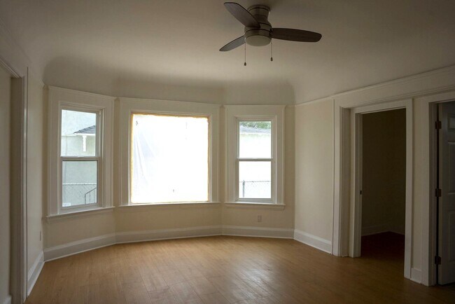 Building Photo - 2627 S Catalina St