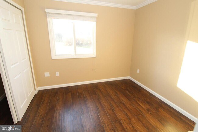 Building Photo - 301 Ravens Crest Dr