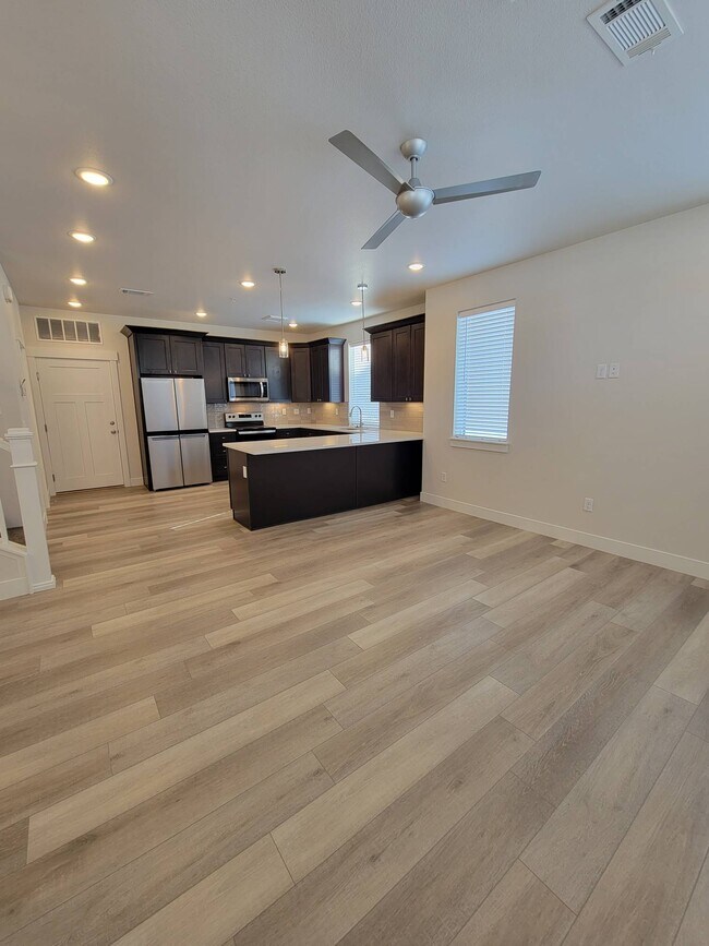 Foto del edificio - 2402-2449 49th Ave Ct