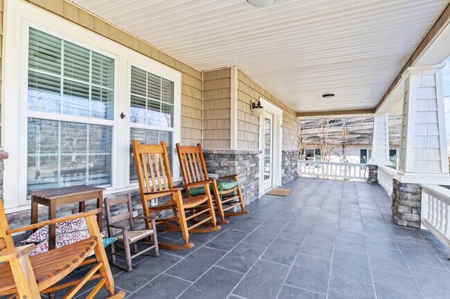 Foto del edificio - Maryville 37804 - 4 bed, 3 bath - call Mat...