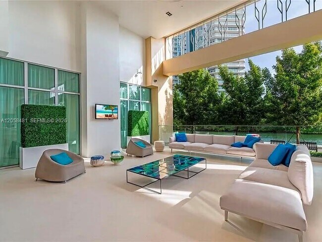 Foto del edificio - 300 Sunny Isles Blvd