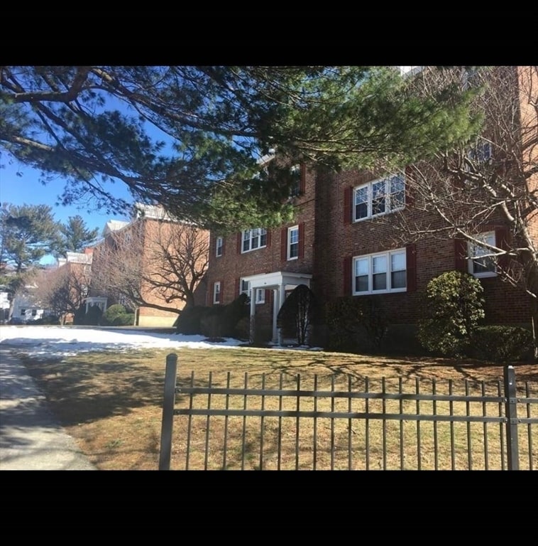 9 Dexter St Unit 4, Malden, MA 02148 Condo for Rent in Malden, MA