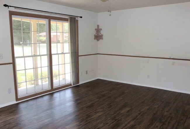 Building Photo - 909 Post Oak Dr