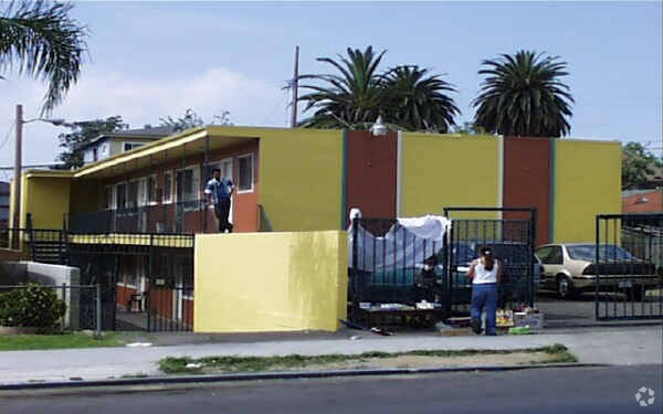 Foto del edificio - 3961 Ocean View Blvd