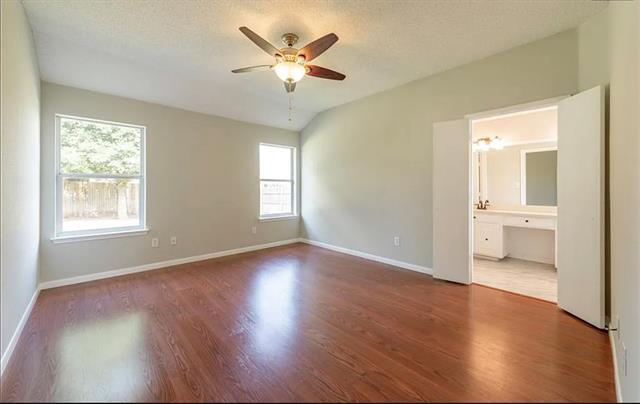 Foto del edificio - 352 Howard Way Dr