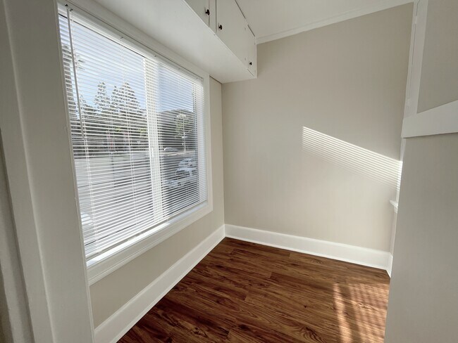 Building Photo - 1764 N La Brea Ave