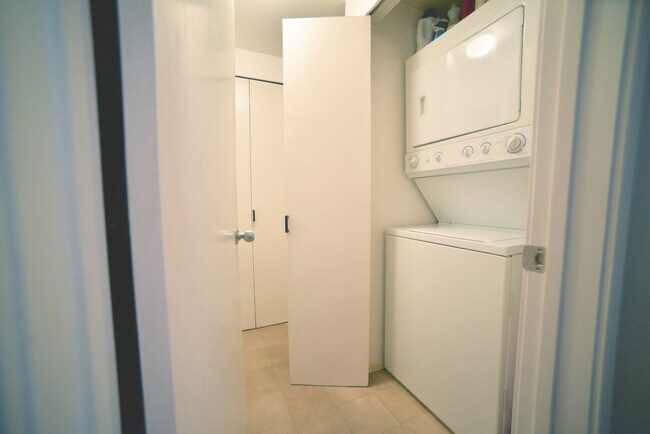 Interior Photo - 1926 Fairview Ave E