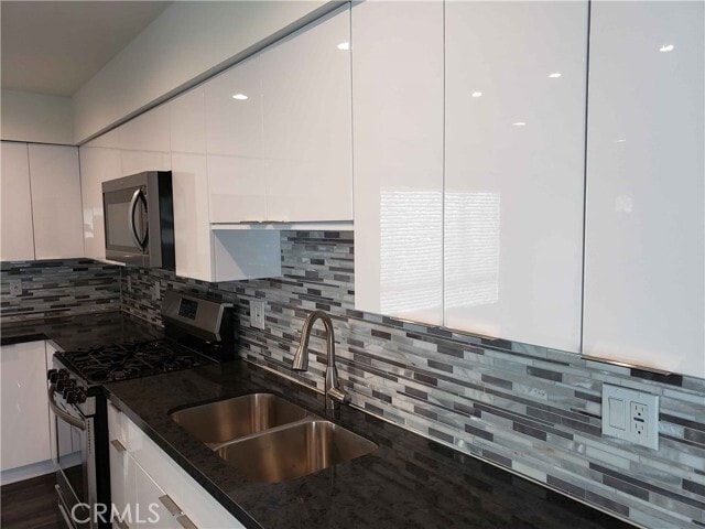 Building Photo - 2651 S Hobart Blvd