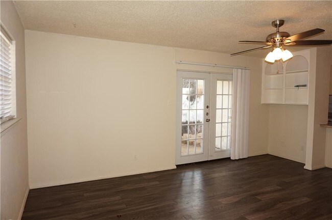 Foto del edificio - 732 E Pecan St