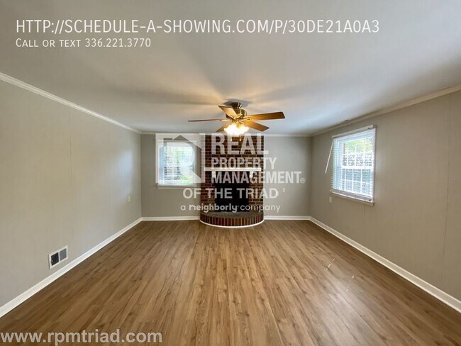 Building Photo - Spacious & updated 4BR/2.5BA Home in Green...