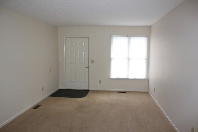 Building Photo - 2 Bedroom, 1 Bath Duplex with Garage