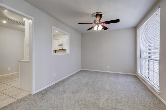 Foto del edificio - 4000 Purdue St