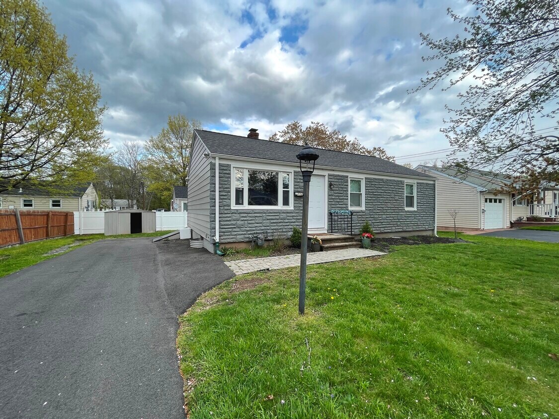 Primary Photo - 112 Brookside Cir