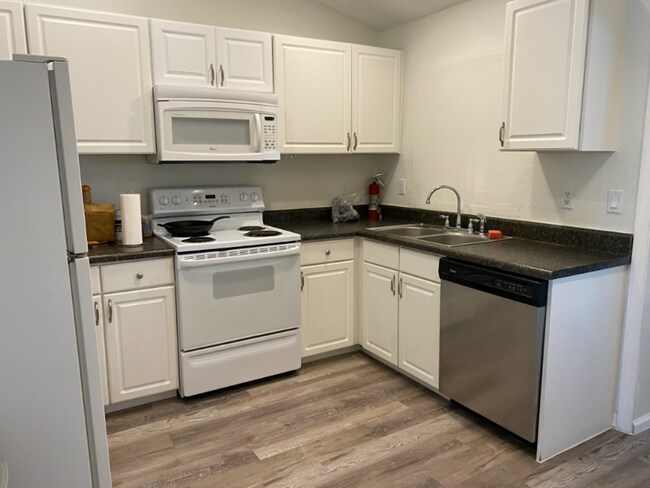 Foto del edificio - 7448 Mitchell Ranch Rd