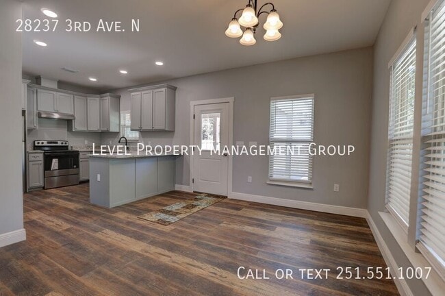 Foto del edificio - 28237 3rd Ave