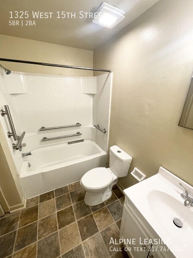 Foto del edificio - 1325 W 15th St
