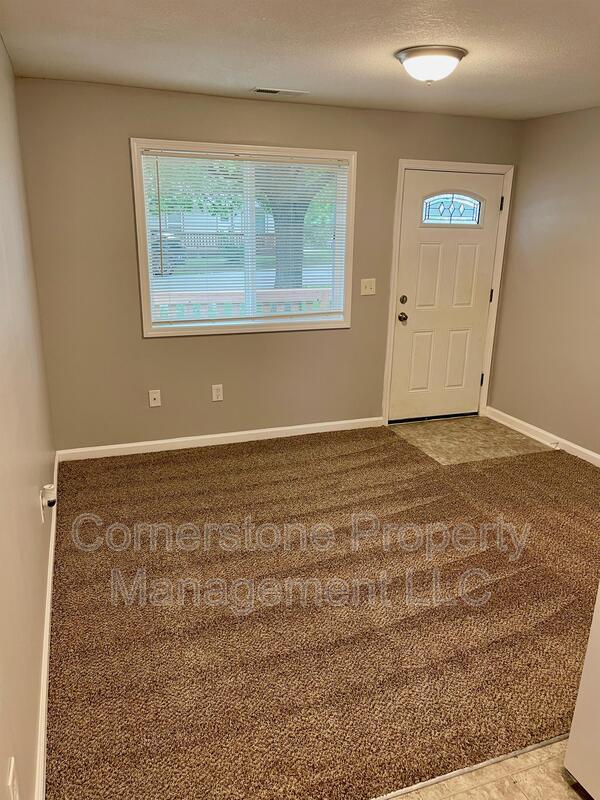 8252 Center Dr, De Soto, KS 66018 House Rental in De Soto, KS