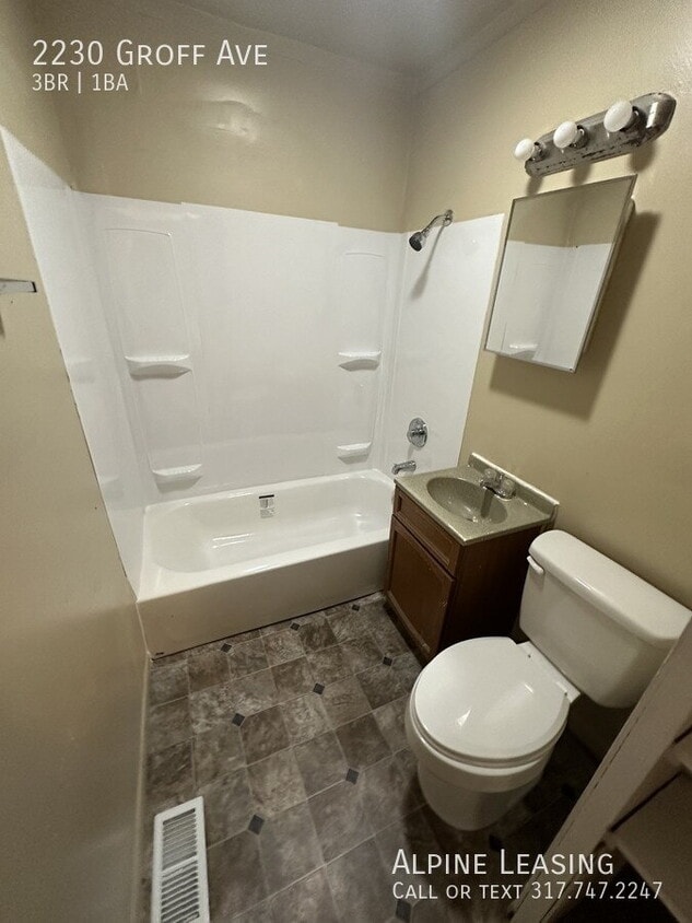 Building Photo - 3 Bedroom