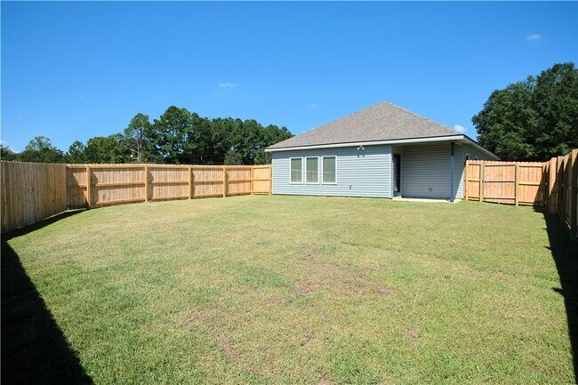 Foto del edificio - 8561 Clarke Rd