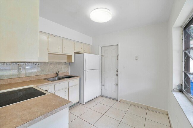 Foto del edificio - 5831 Taylor St