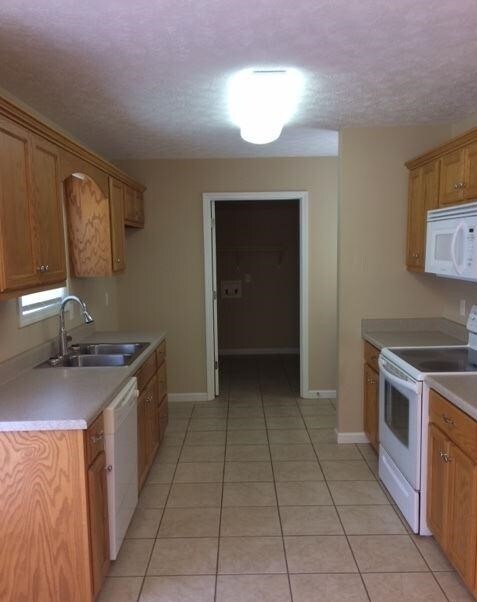 Building Photo - 155 Cunningham Dr