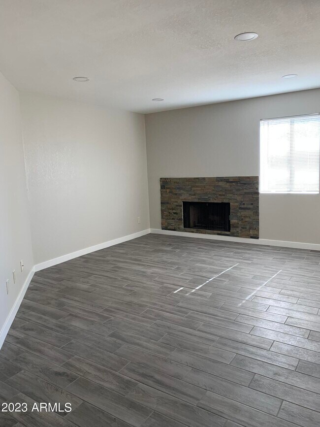 Foto del edificio - 9275 E Mission Ln