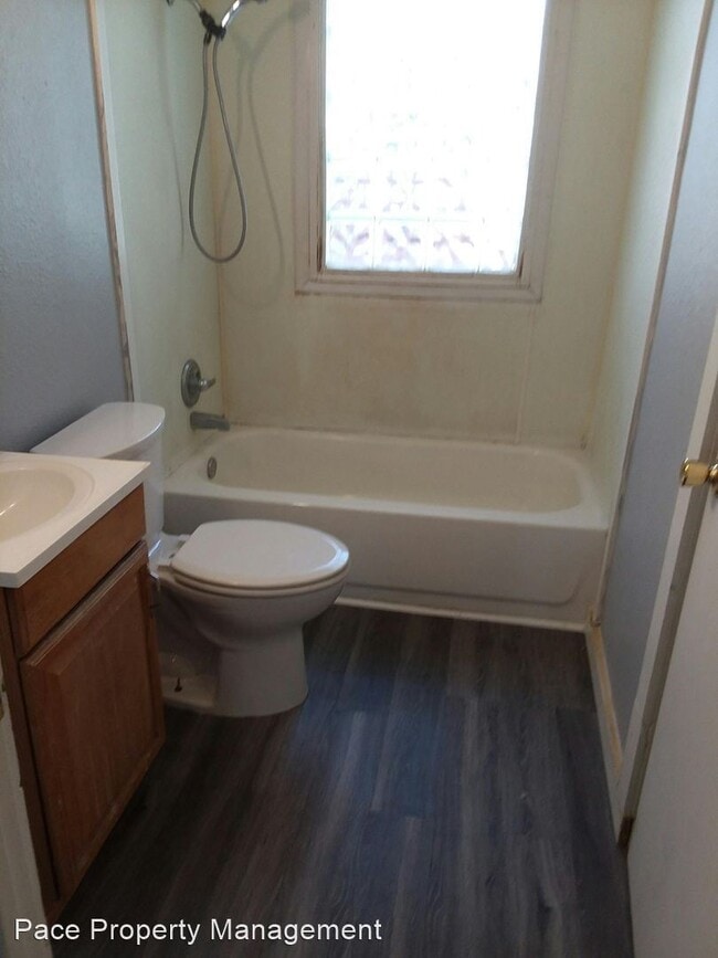 Building Photo - 2 br, 1 bath House - 717 North Houston Street