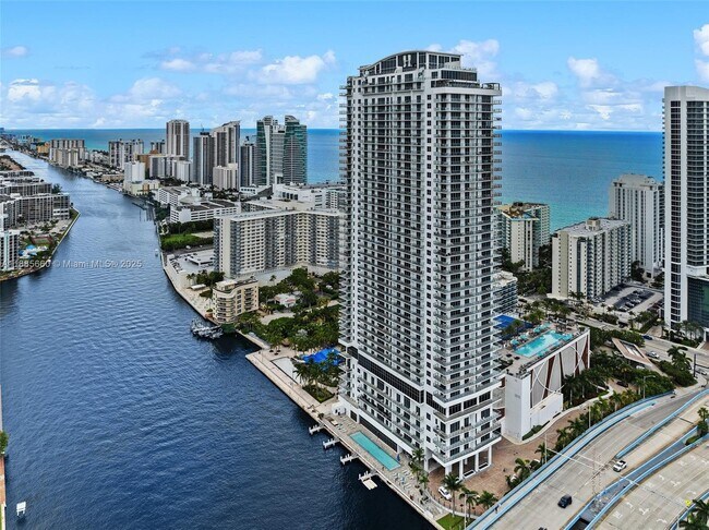 Foto del edificio - 4010 S Ocean Dr