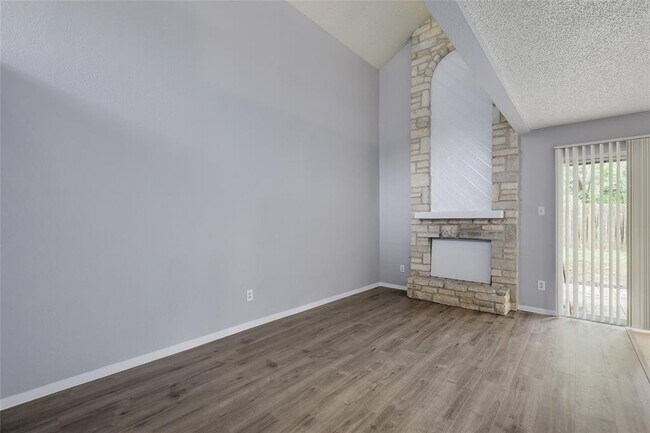 Building Photo - 1800 Cinnamon Path