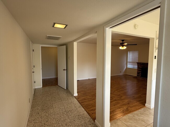 Building Photo - 583 Tahoe Terrace