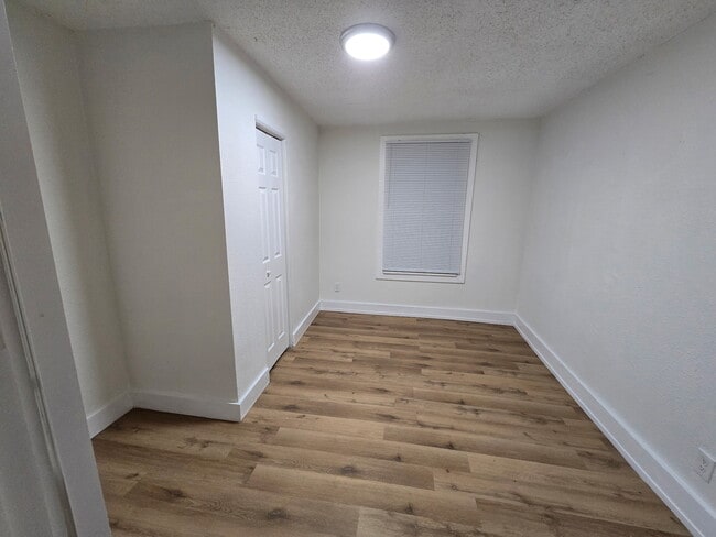 Foto del edificio - 1347 W 26th St