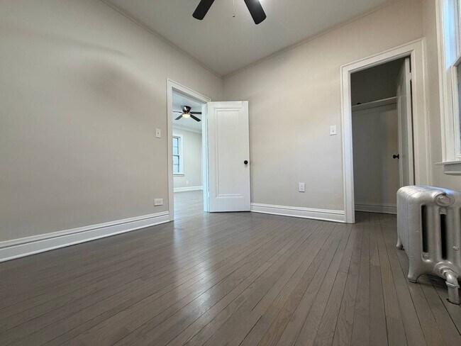 Foto del edificio - Spacious 5BR/2BA Home with Basement & Off-Street Parking