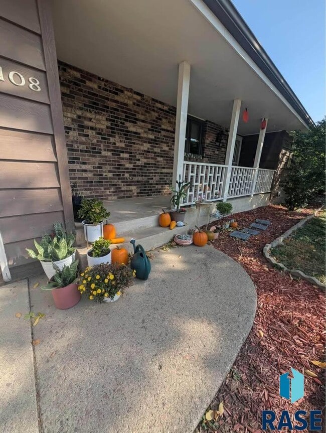 Building Photo - 4108 S Teakwood Ave