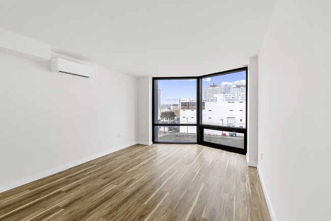 Foto del edificio - Boardwalk House A-05 | Renovated 2BR with Balcony, 733 SF