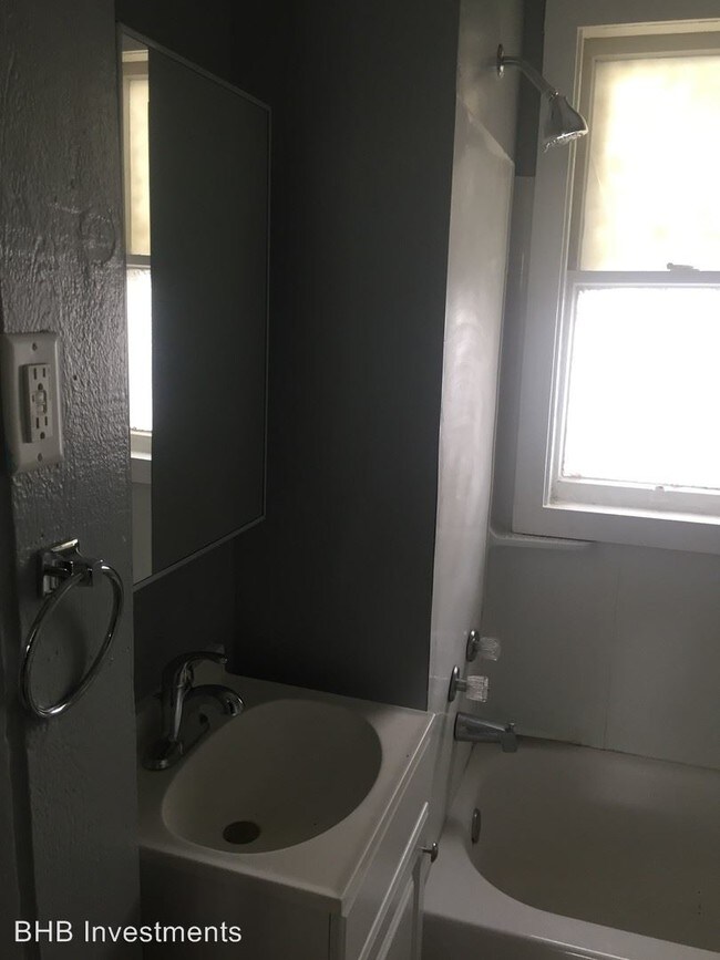 Building Photo - 2 br, 1 bath House - 1320 E. Minnesota St